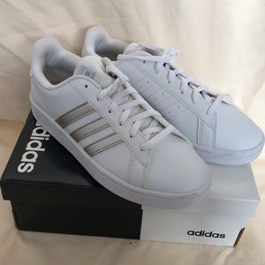 Brand new Grand Court Sneakers. Size: US7